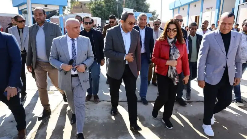 وزيرة التنمية المحلية ومحافظ قنا يفتتحان محطة مياه الشرب بقرية حجازة بحري بمركز قوص