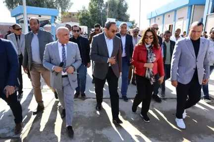 وزيرة التنمية المحلية ومحافظ قنا يفتتحان محطة مياه الشرب بقرية حجازة بحري بمركز قوص
