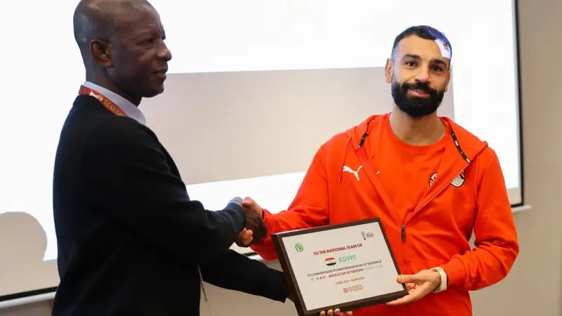 كاف يمنح صلاح شهادة مشاركة منتخب مصر في النسخة الـ 35 من كأس الأمم الأفريقية