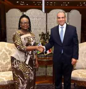 وزير الخارجية يلتقي وزيرة خارجية ناميبيا لتعزيز التعاون الثنائي