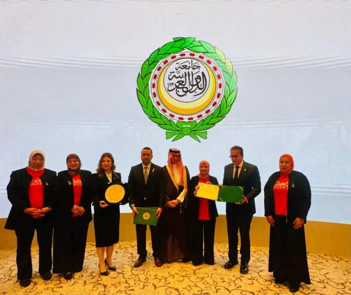 نقيب التمريض تتسلم جائزة مجلس وزراء الصحة العرب في تعليم التمريض والقبالة لعام 2025