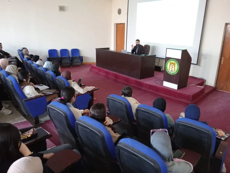 كلية طب المستنصرية ببغداد تنظّم محاضرة علمية حول استخدام الليزر في الطب