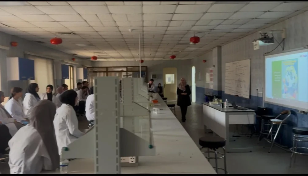 محاضرة علمية في كلية طب المستنصرية ببغداد عن الاستجابة السريعة للانسكابات  الكيمياوية والحد من الإصابة والاضرار