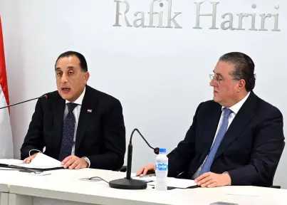 رئيس الوزراء يجيب عن أسئلة مسئولي الهيئات الاقتصادية وغرفة التجارة والصناعة بلبنان .. صور