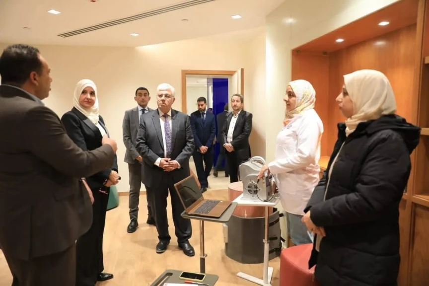 وزير التعليم العالي يتفقد معهد بحوث الإلكترونيات ويشيد بإمكاناته البحثية والتقنية
