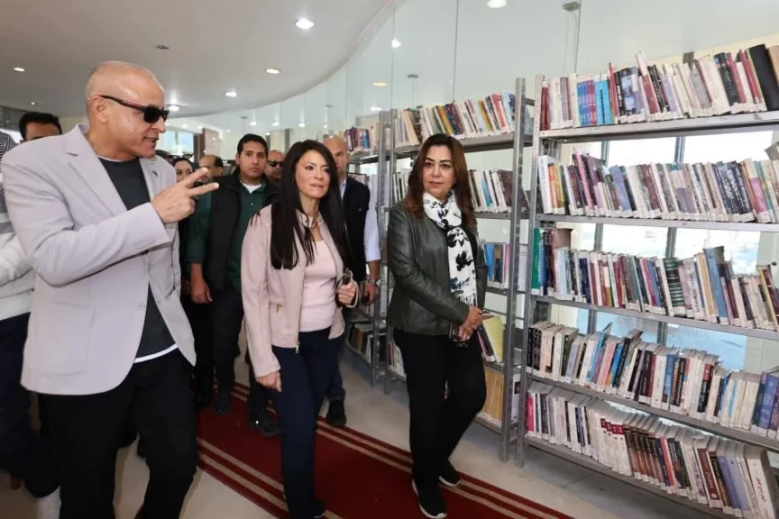وزيرة التخطيط  ووزيرة التنمية المحلية ومحافظ الأقصر يتفقدون مكتبة مصر العامة