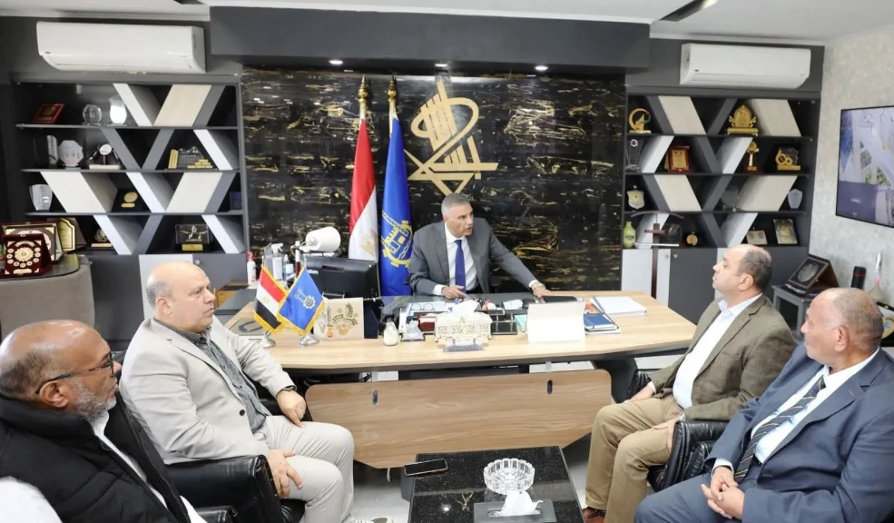 محافظ أسوان يلتقي وفد جمعية المستثمرين