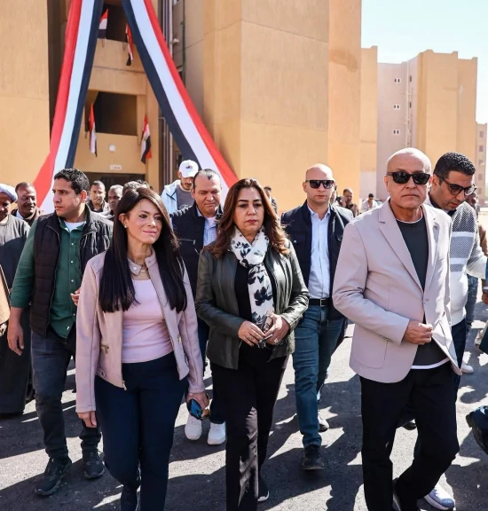 وزيرة التخطيط ووزيرة التنمية المحلية ومحافظ الأقصر يشهدون تسليم 100 وحدة سكنية للمواطنين بالمرحلة الثانية من إسكان الطودد
