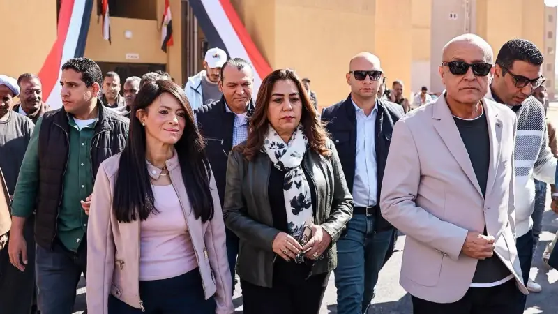 وزيرة التخطيط ووزيرة التنمية المحلية ومحافظ الأقصر يشهدون تسليم 100 وحدة سكنية للمواطنين بالمرحلة الثانية من إسكان الطودد