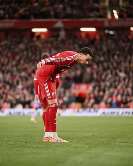 أرنى سلوت يعلن تشكيل ليفربول لمواجهة توتنهام بالدوري الانجليزي الممتاز