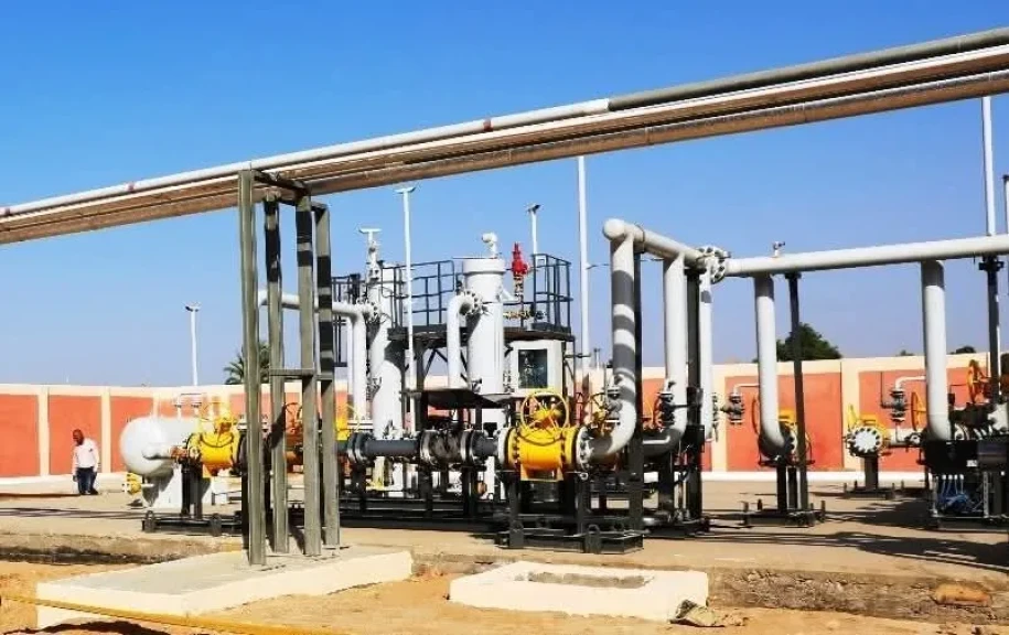 محافظ أسوان يعلن إصدار تصاريح الحفر لبدء أعمال مد خطوط الغاز للقرى المدرجة حياة كريمة