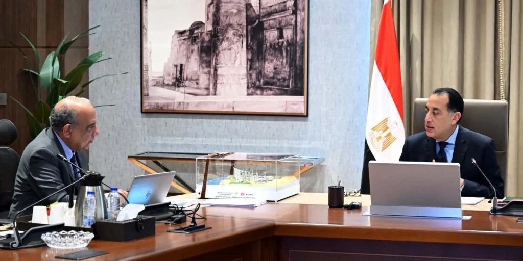 مدبولي: توجيهات رئاسية بضرورة توفير مختلف أوجه الدعم المطلوبة لمشروعات الطاقة المتجددة