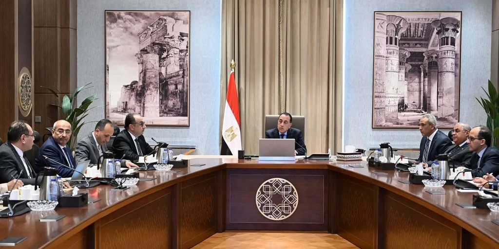 رئيس الوزراء يتابع الموقف التنفيذي لمشروعات تطوير قطاع الغزل والنسيج