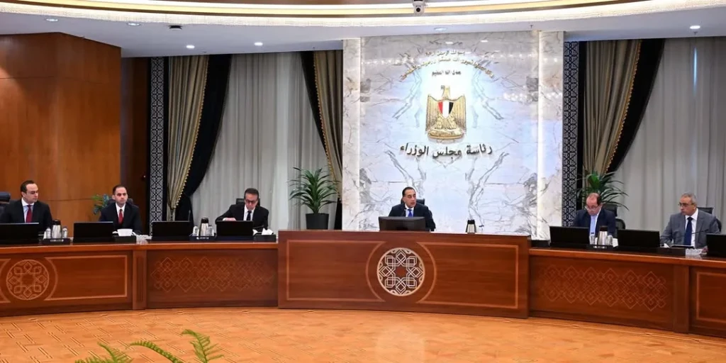 رئيس الوزراء يتابع الموقف التنفيذي لتطبيق المرحلة الثانية من منظومة التأمين الصحي الشامل