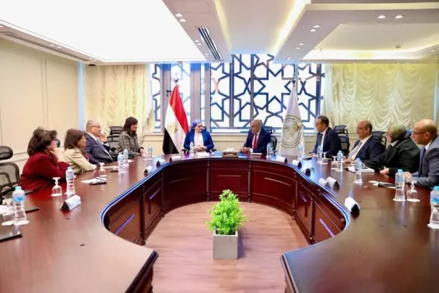 وزير التربية والتعليم يبحث مع رئيسة المجلس القومي للطفولة والأمومة ومؤسسة ”فاهم” ومستشفى ”المشفى” آليات إطلاق حملة «طفل متوازن.. مجتمع متماسك» بالتعاون مع الهلال الأحمر