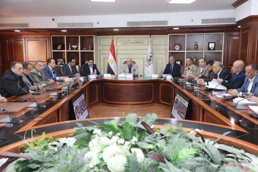 محافظ بني سويف يناقش عدداً من الموضوعات خلال اجتماع اللجنة العليا للبت في تقنين أراض الدولة