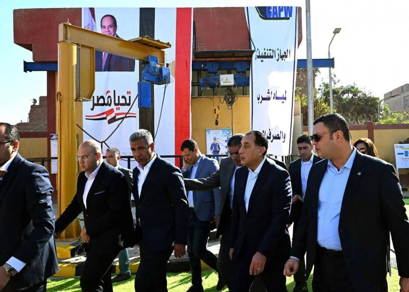 رئيس الوزراء يتفقد محطة رفع ”الفهميين” للصرف الصحي