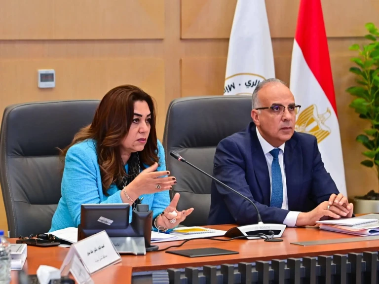 وزير الري يعقد اجتماع اللجنة العليا لتراخيص الشواطئ