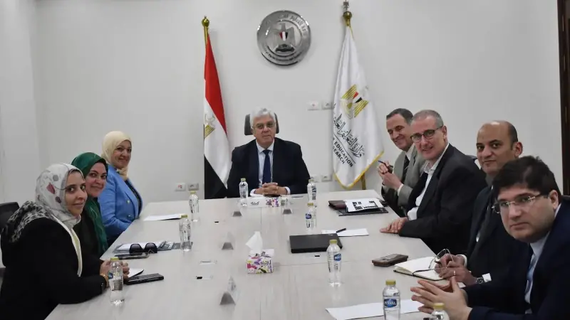 وزير التعليم العالي يبحث تفاصيل مشروع جامعة النقل الدولية مع خبير من جامعة دريسدن الألمانية