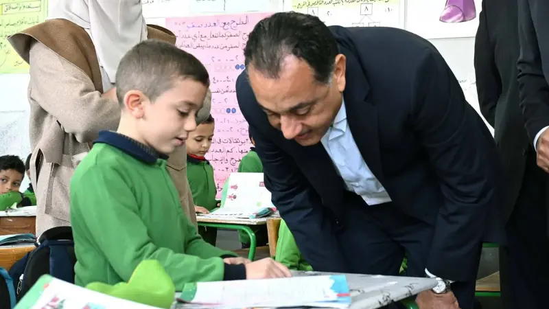 رئيس الوزراء يزور مدرسة أسكر الابتدائية