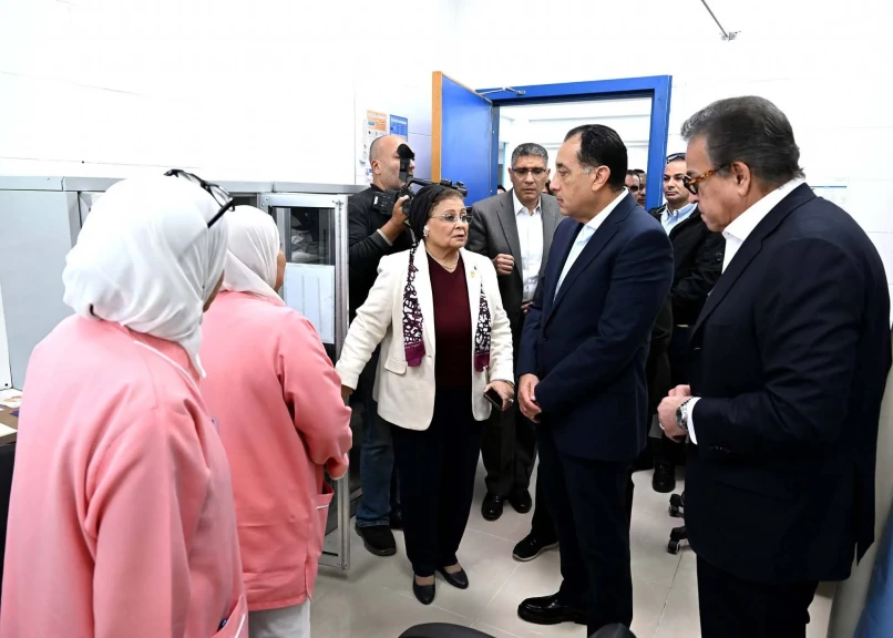 رئيس الوزراء يتفقد وحدة طب الأسرة بقرية ”الودي”