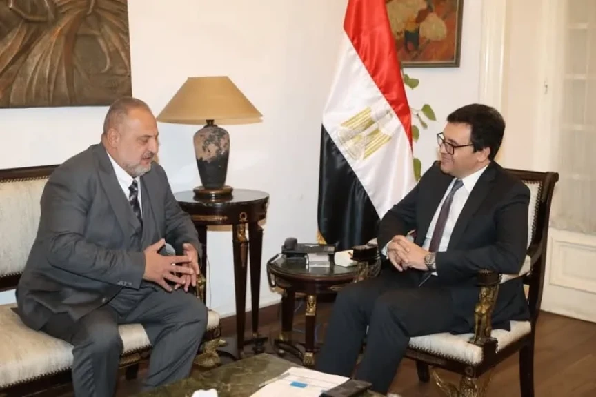 وزير الثقافة يلتقي الفنان القدير خالد الصاوي لبحث إنشاء المركز الدولي للتدريب على فنون المسرح
