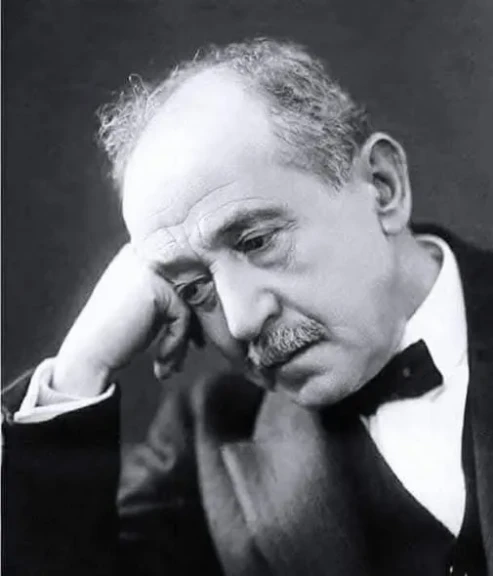 أحمد شوقي أمير الشعراء