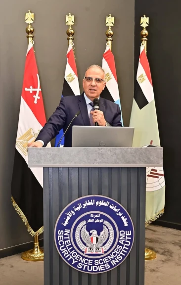 وزير الري يلقى محاضرة فى الندوة التى نظمتها ”هيئة الاستخبارات العسكرية