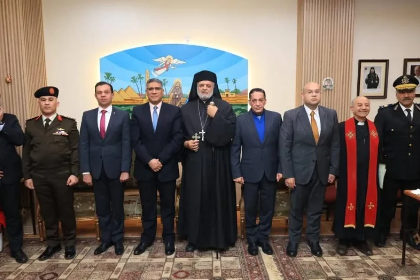 محافظ الجيزة يزور الكنيسة الكاثوليكية لتهنئة الأقباط بعيد الميلاد المجيد