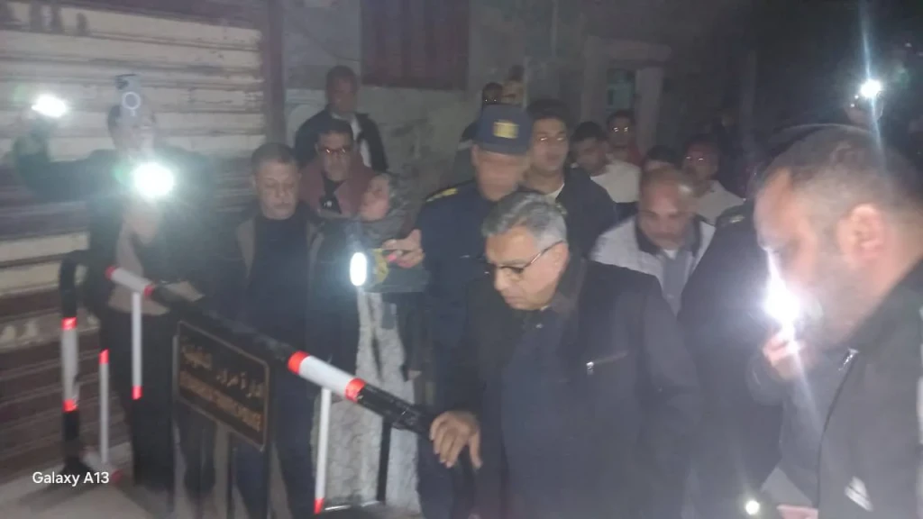 محافظ الدقهلية يتابع تداعيات انهيار جزئي بعقار سكني بحي شرق المنصوره