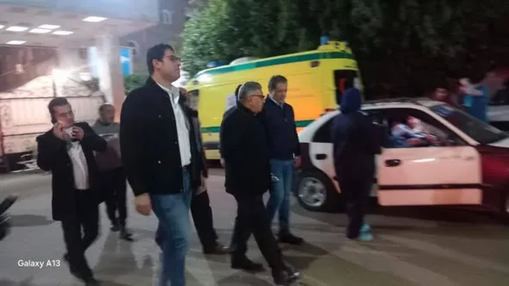 محافظ الدقهلية يزور مصابي حادث الانهيار  الجزئي بعقار سكني بشرق المنصوره للاطمئنان على حالتهم الصحية