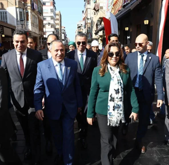 وزيرة التنمية المحلية ومحافظ بورسعيد يتفقدان نموذج تطوير أسواق الحميدي والتجاري