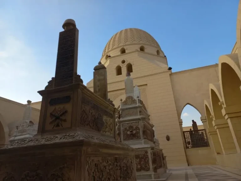 تعرف علي الرموز الوطنية في مقابر الخالدين