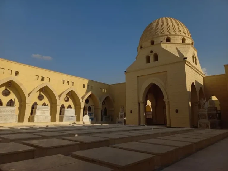 توثيق الشواهد وتجميعها في مقابر الخالدين