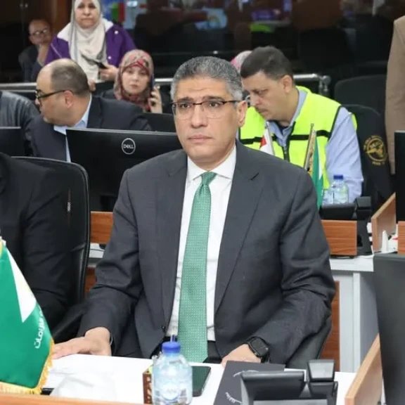 محافظ الجيزة يتابع فتح لجان جولة الإعادة لانتخابات مجلس النواب من داخل مركز السيطرة