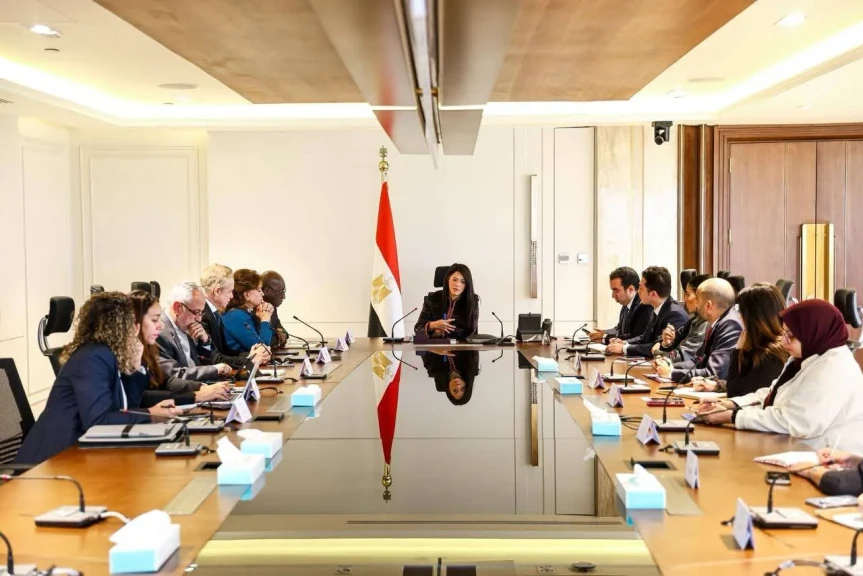 وزيرة التخطيط تعقد اجتماعًا موسعًا مع مؤسسات التمويل الدولية