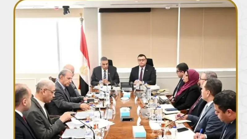 وزير الإسكان يستقبل محافظ أسوان