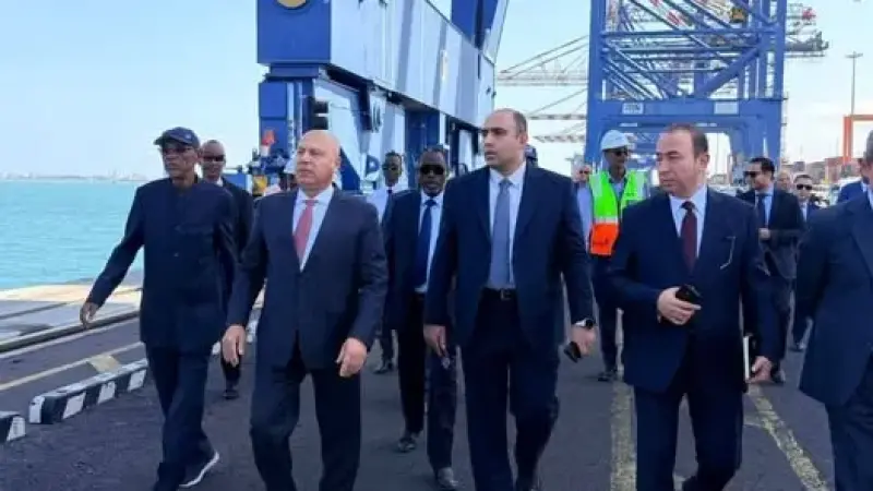 وزير الصناعة والنقل يزور مقر سلطة الموانئ والمناطق الحرة بجيبوتي