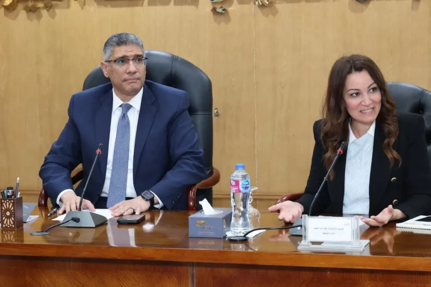 محافظ الجيزة يترأس اجتماع اللجنة العامة لحماية الطفولة