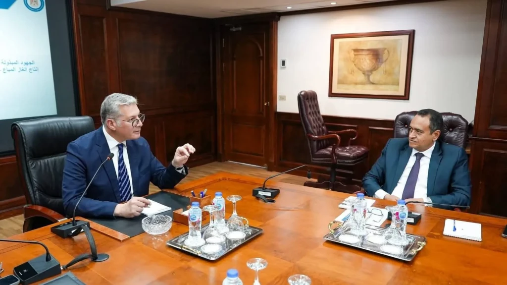 وزير البترول يعقد اجتماعًا موسعًا لمتابعة وتعجيل مشروعات زيادة إنتاج الغاز خلال العام الجديد