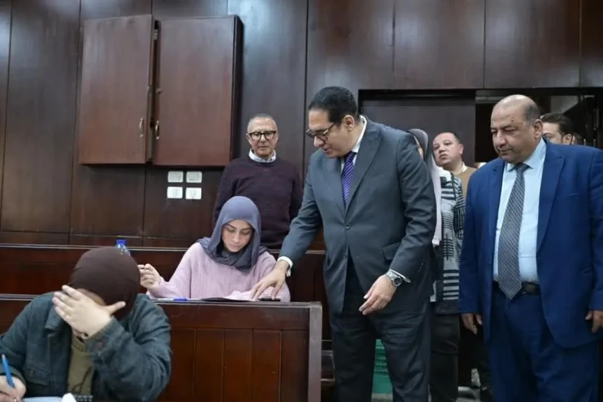 رئيس جامعة القاهرة يتفقد سير امتحانات الفصل الدراسي الأول بعدد من الكليات