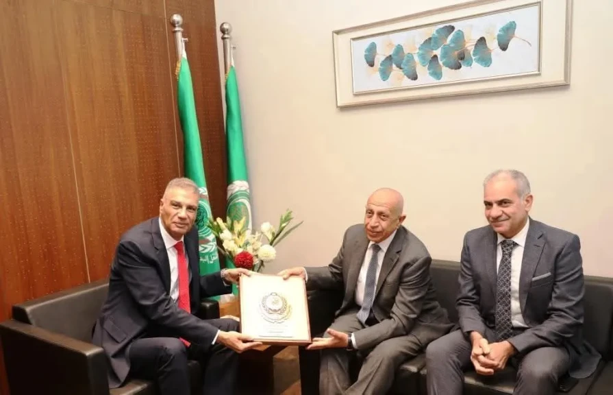 محافظ أسوان : يشيد بجهود الأكاديمية العربية للعلوم والتكنولوجيا والنقل البحرى