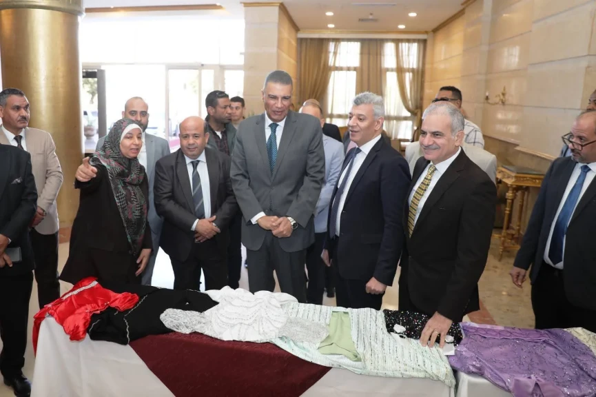 محافظ أسوان يسلم 47 من الشباب الذين إجتازوا البرنامج التدريبى لجمعية مستثمرى الطاقة الشمسية ببنبان