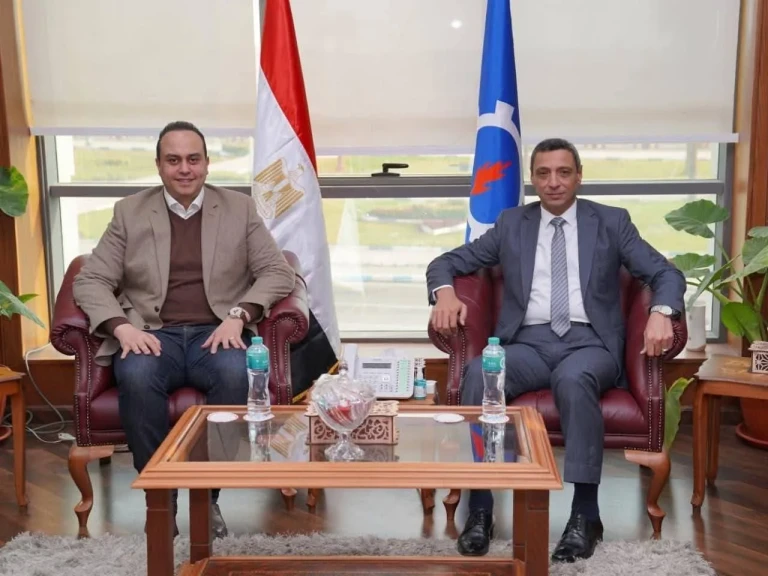 رئيس هيئة الرعاية الصحية يلتقي محافظ السويس لبدء نقل تبعية المستشفى العام إلى هيئة الرعاية الصحية