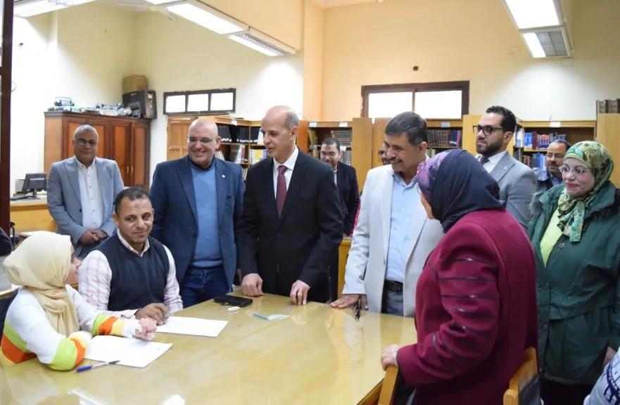 رئيس جامعة بني سويف يتفقد لجان ”طلاب الدمج والحالات الخاصة”