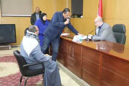 محافظ بني سويف يواصل سلسلة لقاءاته بالمواطنين