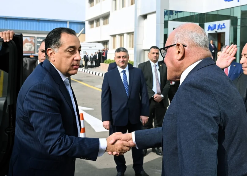 رئيس الوزراء يتفقد أعمال تطوير مصنع عربات السكك الحديدية ومترو الأنفاق ”سيماف” بحلوان