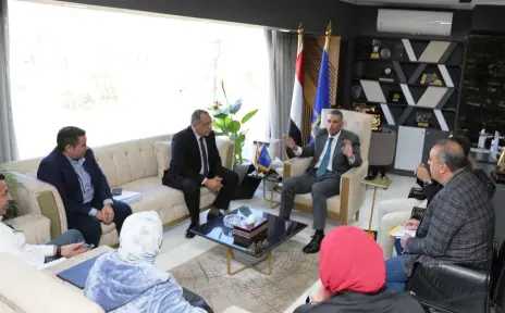 محافظ أسوان يلتقي النائب الأول لرئيس شركة المقاولون العرب