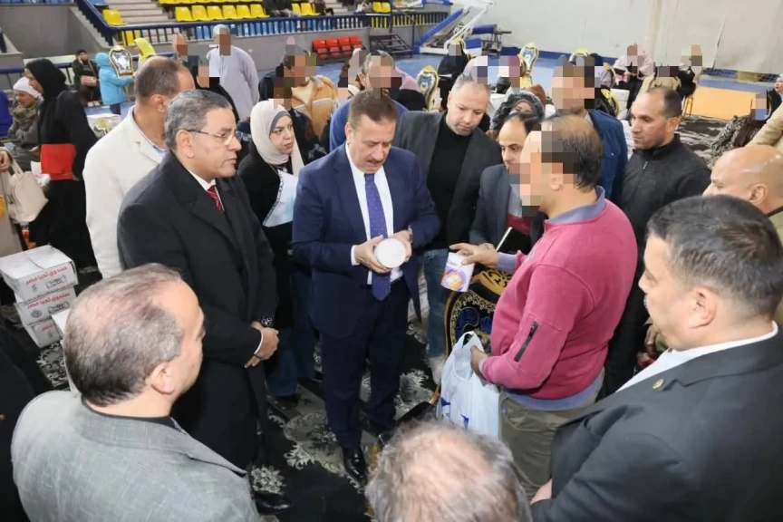 محافظ المنوفية يسلم مساعدات مالية وعينية لــ 200 حالة إنسانية من الأسر الأولى بالرعاية