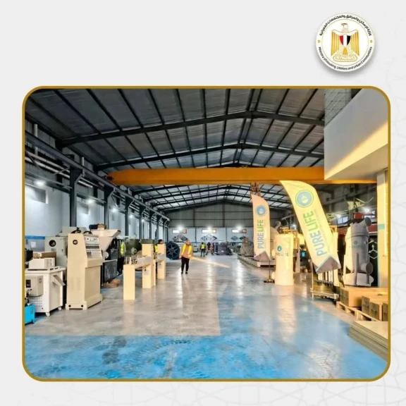 نائب وزير الإسكان يتفقد مصنعاً للمنتجات المرتبطة بأنظمة تحلية مياه البحر بمحافظة دمياط